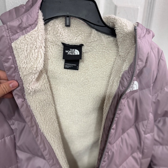 Light purple like new womens Northface Coat - Picture 3 of 6